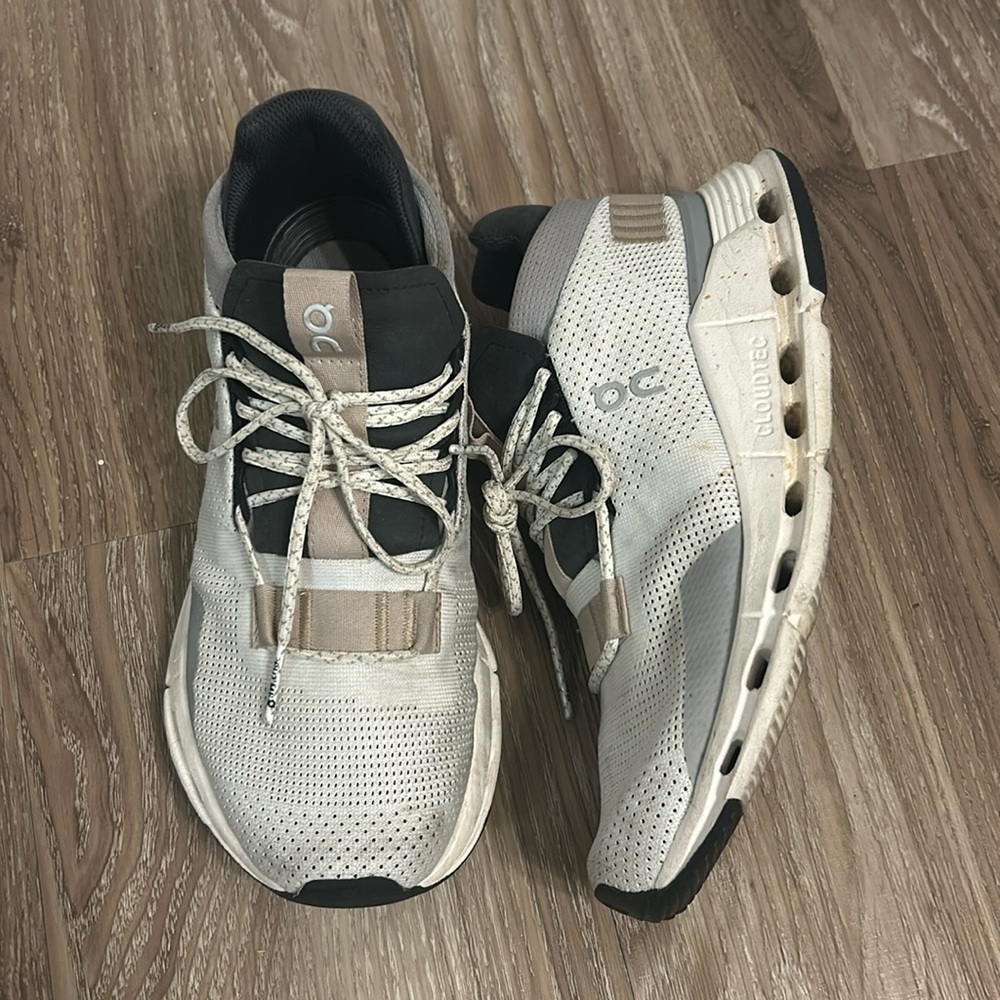 Women’s Size 6.5 ONCLOUD Cloudnova GREAT CONDITION!